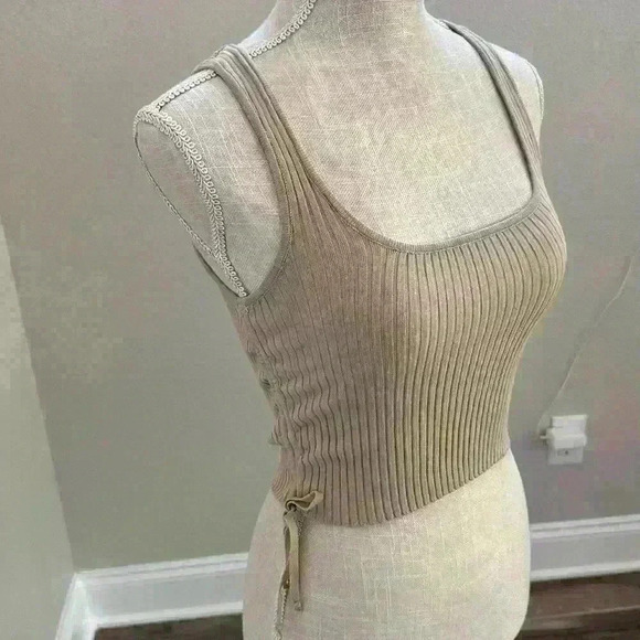 Beautiful tan Crop top - Small - Picture 5 of 6